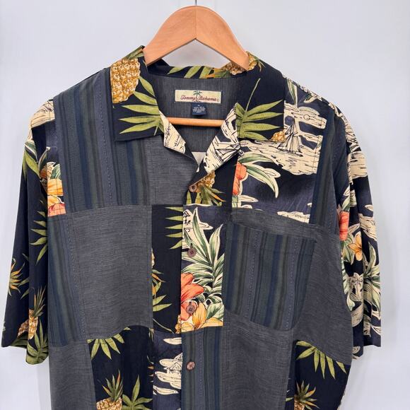 Tommy Bahama Button Front Tropical Shirt Medium Black Gray Silk Floral Print - Picture 2 of 7